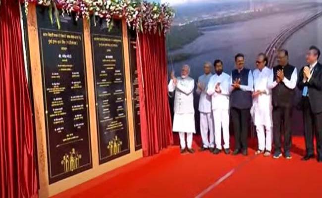 प्रधानमंत्री मोदी ने मुंबई में देश के सबसे लंबे 'अटल सेतु' का किया उद्घाटन