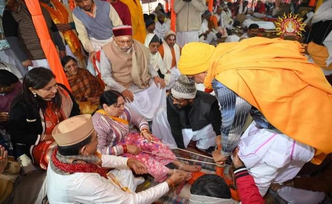 प्राण प्रतिष्ठा: अनुष्ठान के चौथे दिन अरणिमंथन से प्रकट हुईं अग्नि, नवकुण्डों में हुईं स्थापित