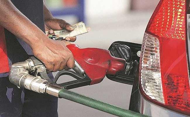 पेट्रोल-डीजल की कीमत स्थिर, कच्चा तेल 79 डॉलर प्रति बैरल के करीब