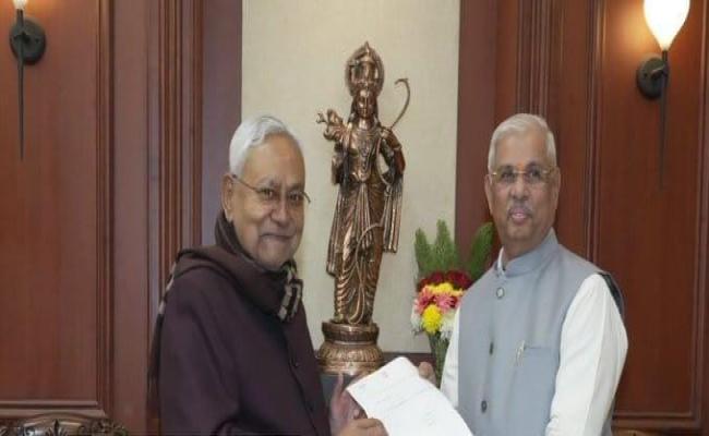 बिहार के मुख्यमंत्री नीतीश कुमार का इस्तीफा, नई सरकार के साथ शाम को ले सकते हैं शपथ