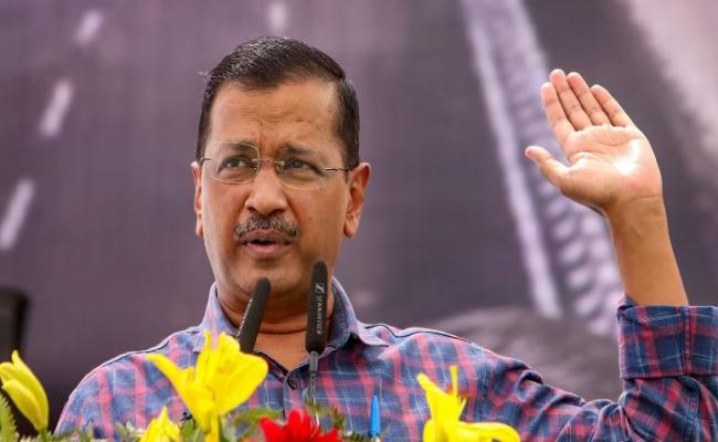 केजरीवाल की गिरफ्तारी के बाद विपक्ष हमलावर, अलोकतांत्रिक कदम की दे रहे दुहाई