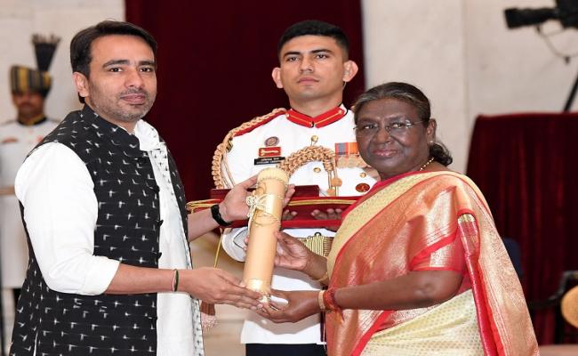 राष्ट्रपति ने नरसिम्हा राव और चौधरी चरण सिंह सहित चार को भारत रत्न प्रदान किया