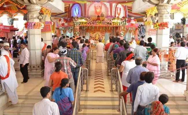 आदि शक्ति मां दुर्गा की आराधना का महापर्व प्रारंभ, देशभर की शक्तिपीठों में दर्शन के लिए लंबी कतारें