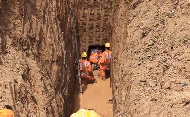 मप्रः रीवा में बोरवेल में गिरे मासूम को 38 घंटे बाद भी नहीं निकाला जा सका, रेस्क्यू जारी