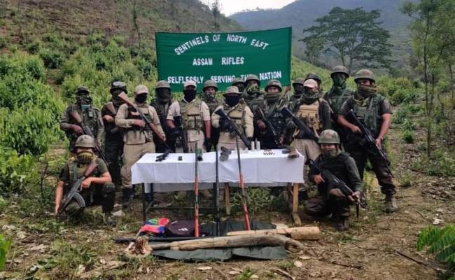 मणिपुर में भारी मात्रा में हथियार और गोला-बारूद बरामद