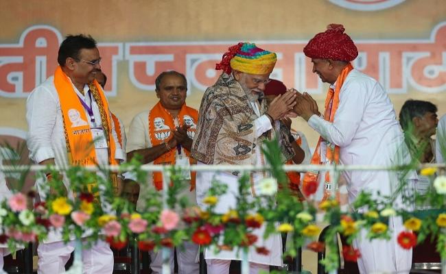 आपकी मेहनत की कमाई पर कांग्रेस अपना पंजा मारना चाहती है : नरेन्द्र मोदी