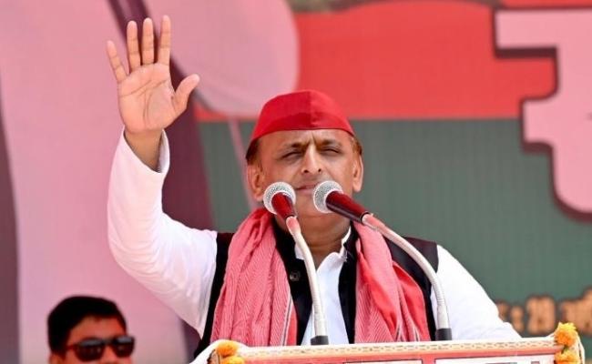 RSS  दुनिया का सबसे खतरनाक परिवार : अखिलेश यादव