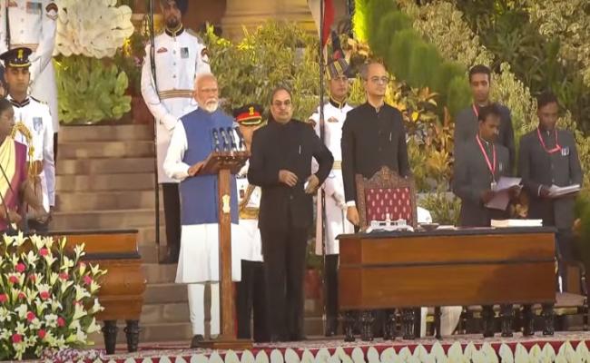 नरेन्द्र मोदी ने लगातार तीसरी बार ली प्रधानमंत्री पद की शपथ