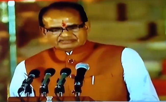मोदी मंत्रिमंडल में पहली बार मंत्री बने शिवराज सिंह चौहान, ली पद एवं गोपनीयता की शपथ