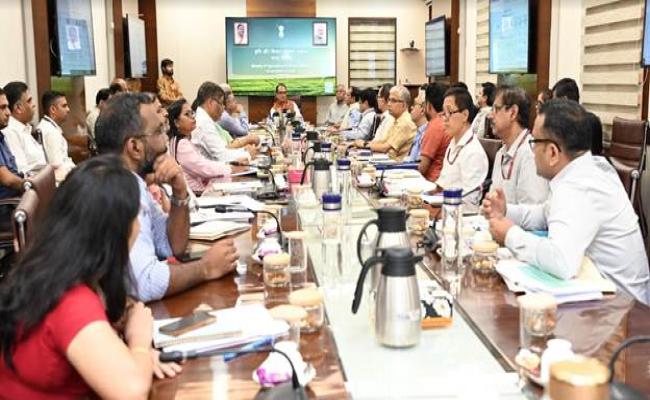 द्रीय मंत्री शिवराज सिंह चौहान ने 100 दिनों की कार्ययोजना के संबंध में ली बैठक