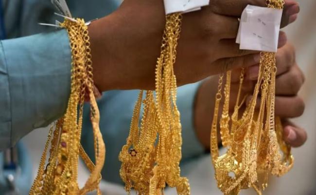 सर्राफा बाजार की तेजी पर ब्रेक, सोना और चांदी की घटी कीमत
