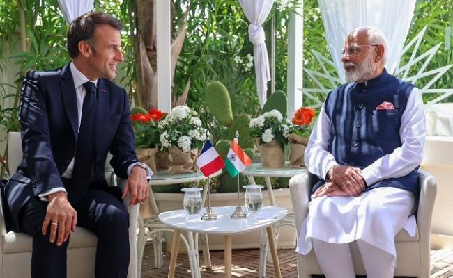 इटली में प्रधानमंत्री मोदी ने की फ्रांस के राष्ट्रपति से मुलाकात