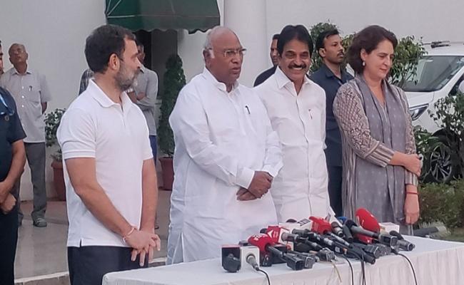 प्रियंका वायनाड से चुनाव लड़ेंगी,राहुल गांधी रायबरेली लोकसभा सीट बरकरार रखेंगे 