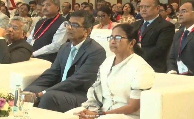 न्यायालय को लोग मंदिर समझते हैं लेकिन न्यायाधीश खुद को देवता ना समझें : सीजेआई