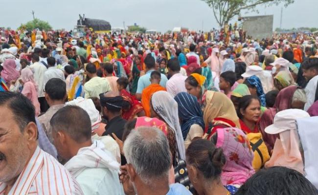 हाथरस: सत्संग में भगदड़ से 116 लोगों की मौत, आयोजकों पर होगा मुकदमा