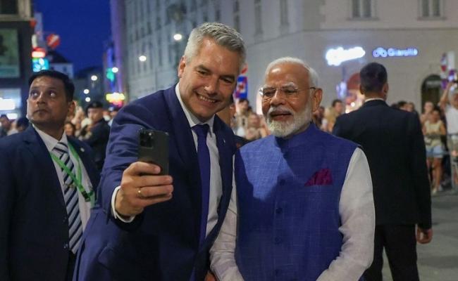 प्रधानमंत्री मोदी वियना में, कहा-भारत-ऑस्ट्रिया के संबंध और प्रगाढ़ होंगे, आज होगी राष्ट्रपति अलेक्जेंडर वान डेर बेलेन से मुलाकात