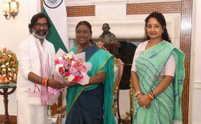 राष्ट्रपति से मिले मुख्यमंत्री हेमंत सोरेन