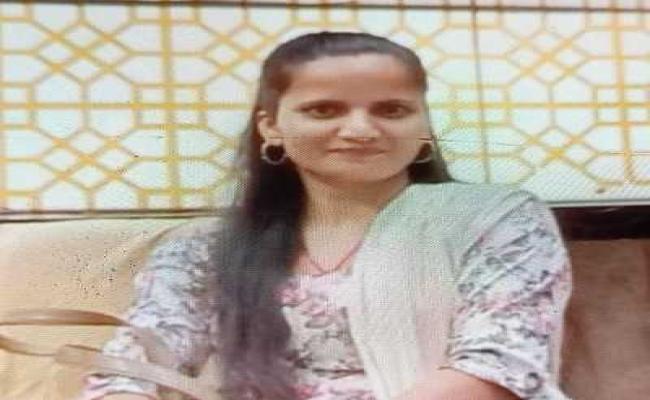 ऊर्जा निगम के कर्मचारी ने समूह सखी की चाकू से गोद कर दी हत्या