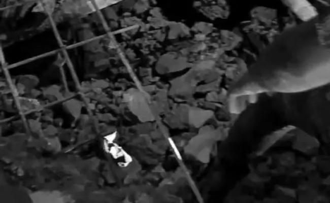 सामुदायिक भवन की छत गिरी, चार मजदूराें की मौत, नाै काे सुरक्षित निकाला