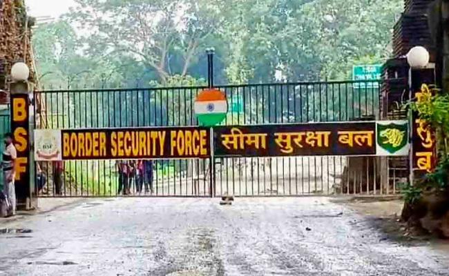 अशांत बांग्लादेश में फंसे सैकड़ों भारतीय लॉरी चालक और खलासी