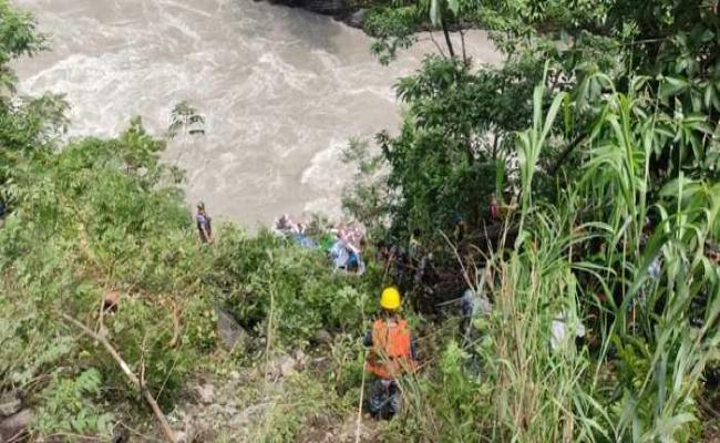 नेपाल बस हादसे में 41 की मौत, वायुसेना के विमान से आज महाराष्ट्र लाए जाएंगे 24 भारतीयों के शव