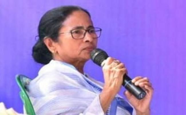 दुर्गा पूजा के लिए अनुदान नहीं लेने वाली समितियों का पैसा अन्य समितियों को दिया जाएगा : ममता बनर्जी