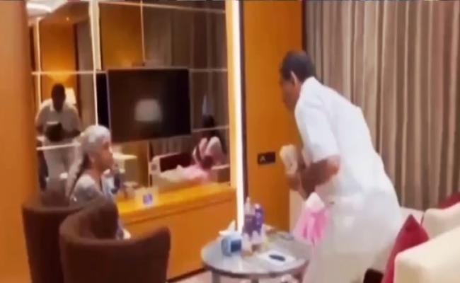 तमिलनाडु के व्यापारी की सीतारमण से माफी का वीडियो वायरल, कांग्रेस हमलावर