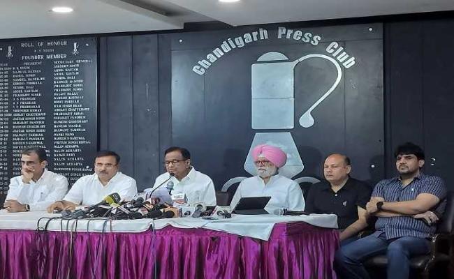 कांग्रेस शासित राज्यों में कोई आर्थिक संकट नहीं: चिदंबरम