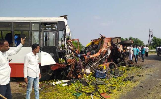 महाराष्ट्रः जालना जिले में एसटी बस-ट्रक की टक्कर में 6 लोगों की मौत, 14 घायल