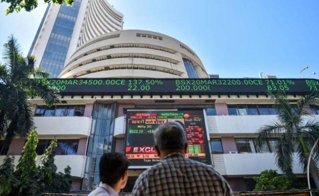 शुरुआती कारोबार में शेयर बाजार पर दबाव, सेंसेक्स और निफ्टी में गिरावट