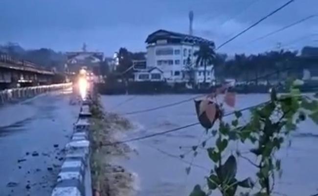 हिमाचल के कई हिस्सों में भारी वर्षा, सिरमौर के पांवटा साहिब में शिक्षण संस्थान बंद