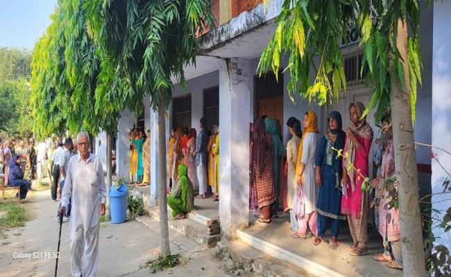 जम्मू-कश्मीर विधानसभा चुनाव के तीसरे व आखिरी चरण में 40 सीटों पर मतदान शुरू