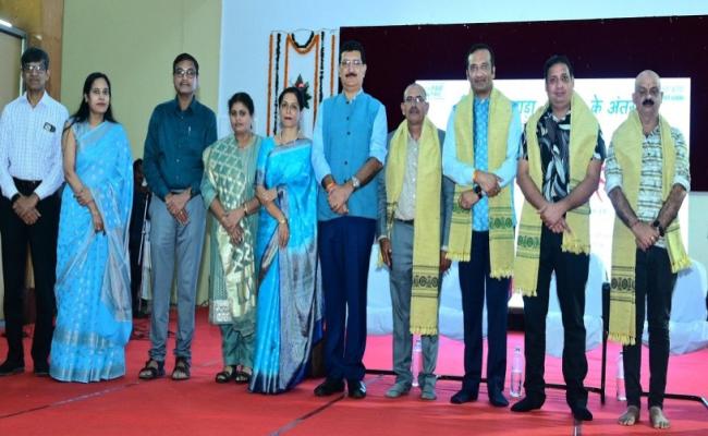 एनटीपीसी कनिहा मे आयोजित हुआ “अखिल भारतीय हास्य कवि सम्मेलन”