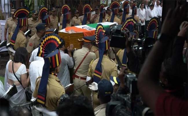 देश का अनमोल 'रतन' टाटा पंचतत्व में विलीन