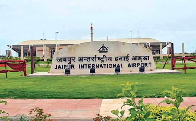 दुबई से जयपुर आने वाली इंटरनेशनल फ्लाइट में मिली बम की धमकी