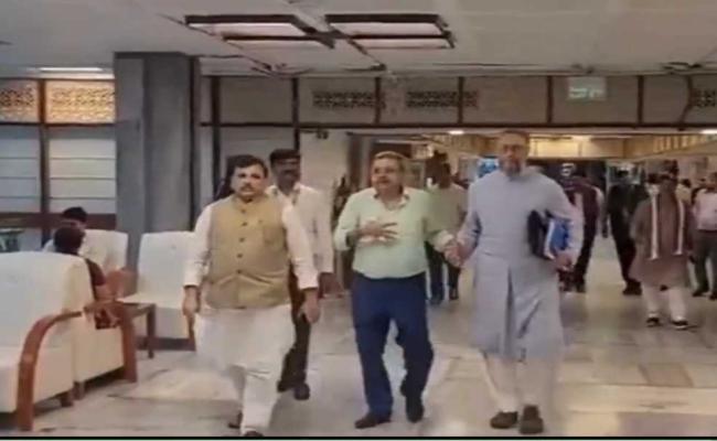 वक्फ बिल पर जेपीसी की बैठक में हंगामा, तृणमूल सांसद कल्याण एक दिन के लिए निलंबित
