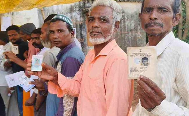 पश्चिम बंगाल विस उपचुनाव :  छिटपुट हिंसा के बीच हुआ 69.29 फीसदी मतदान