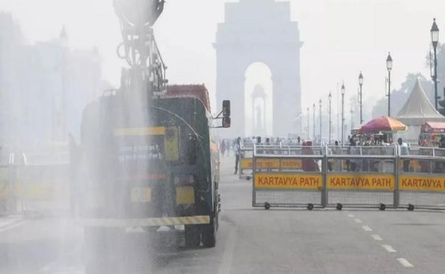 दिल्ली में 'एक्यूआई' का असर गहरा, लग गया पहरा, ट्रकों का प्रवेश वर्जित, 10वीं-12वीं को छोड़ बाकी स्कूल बंद