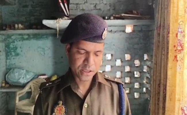 बलिया में बेटे ने मां समेत दो महिलाओं की फावड़े से काटकर की हत्या