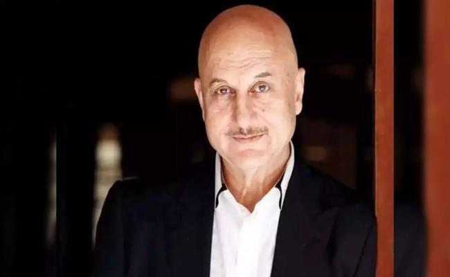 10वीं में फेल होने पर भी मेरे साथ पिता ने मनाया था जश्न : अनुपम खेर