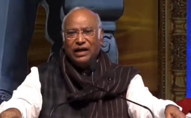 बैलेट पेपर पर देशव्यापी अभियान चलायें, नहीं चाहिए ईवीएमः खरगे