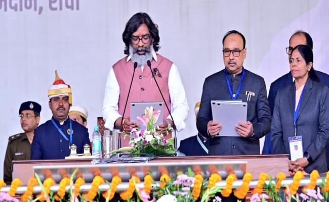 ​ झारखंड के चौथी बार मुख्यमंत्री बने हेमंत सोरेन, ली शपथ