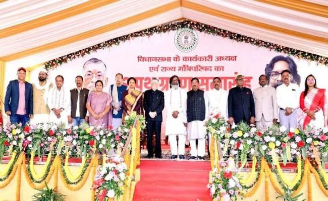 झारखंड में हेमंत सोरेन मंत्रिपरिषद का विस्तार, 11 मंत्रियों ने ली शपथ