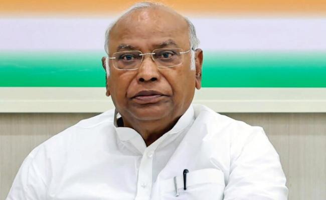 धनखड़ के कार्यकाल में विपक्ष का गला घोंटना राज्यसभा में नियम बनाः खड़गे