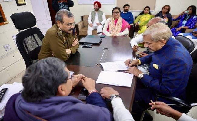 संसद में हाई वॉल्टेज ड्रामा, सत्ता पक्ष और विपक्ष के सांसदों ने पुलिस में दर्ज कराई शिकायत