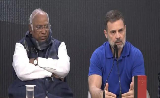 शाह को इस्तीफा देना चाहिए : राहुल गांधी