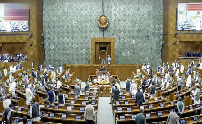 संसद में हंगामा: लोकसभा और  राज्यसभा अनिश्चितकाल के लिए  स्थगित