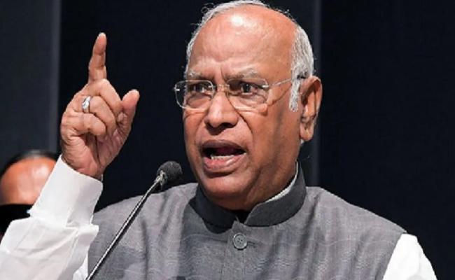 स्टार्टआप के नाम पर मोदी सरकार सिर्फ खोखली नारेबाजी  और जोरदार प्रचार कर रहे हे  : खड़गे
