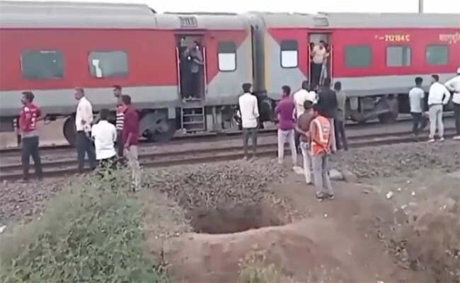 अफवाह की वजह से हुआ जलगांव रेल हादसा , 13 लोगों की मौत