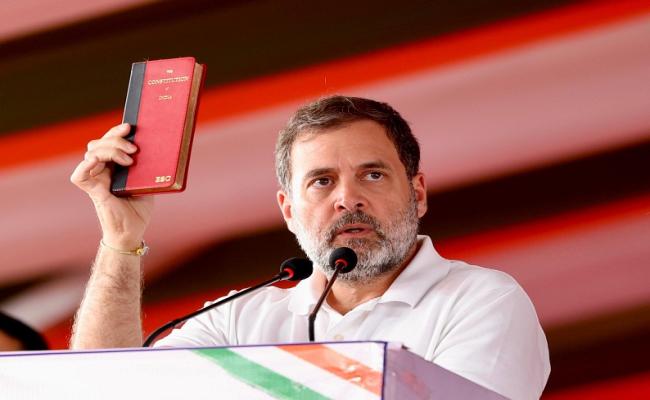 महू रैली में राहुल गांधी ने BJP-RSS को घेरा, आंबेडकर और संविधान का अपमान करने का लगाया आरोप